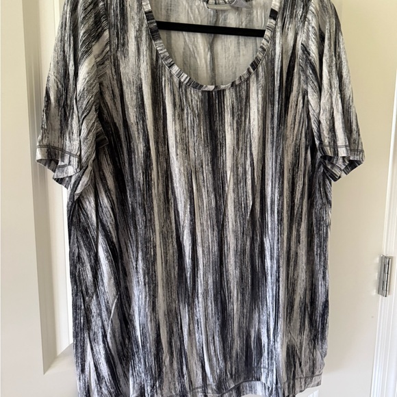 Kenar Monochrome Striped Short Sleeve Top - Picture 2 of 6